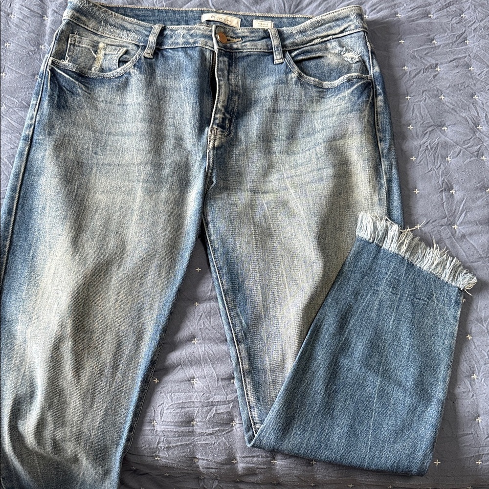 KanCan Faded Blue Ankle Crop Jeans with Frayed Hem size 30 ankle skinny mid rise